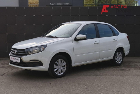 LADA Granta седан 2023 года с пробегом 33 032 км