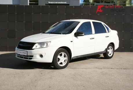 LADA Granta седан 2017 года с пробегом 118 000 км