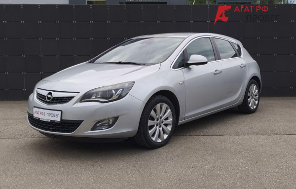 Opel Astra 2011 года с пробегом 155 000 км, фото 1